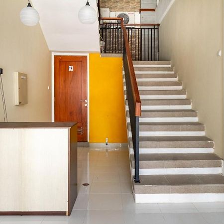 Reddoorz Syariah @ Kebraon Hotel Surabaya Exterior photo