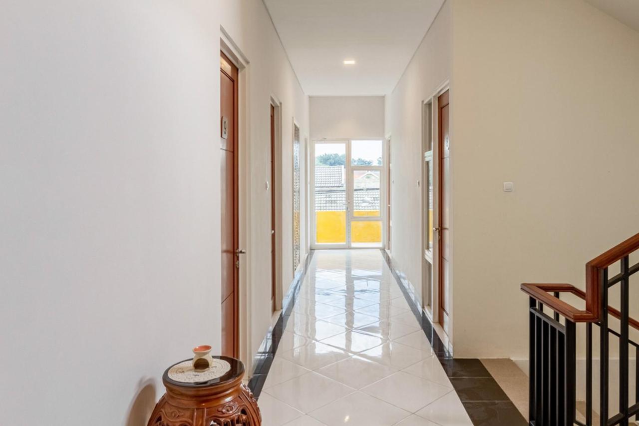 Reddoorz Syariah @ Kebraon Hotel Surabaya Exterior photo