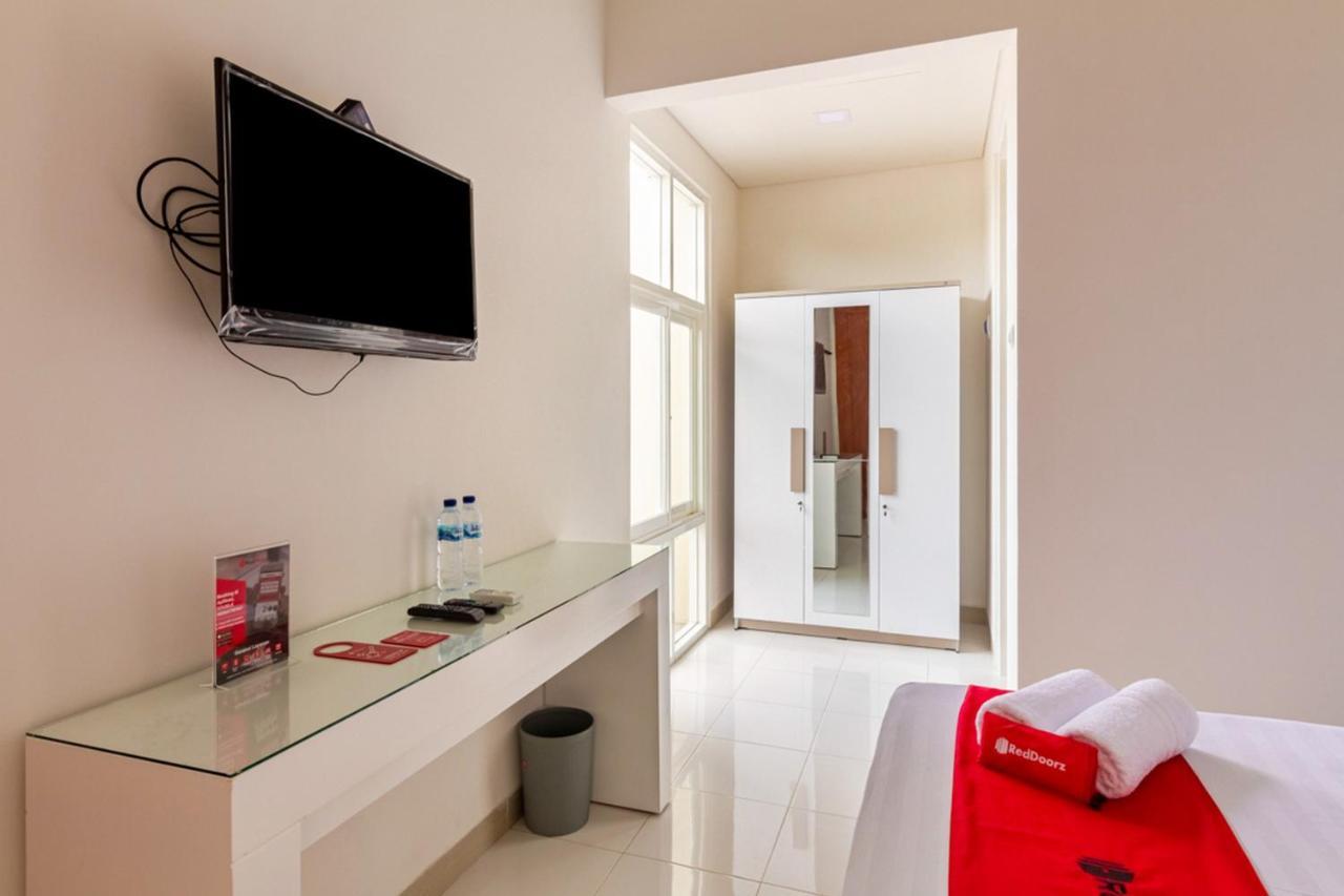 Reddoorz Syariah @ Kebraon Hotel Surabaya Exterior photo