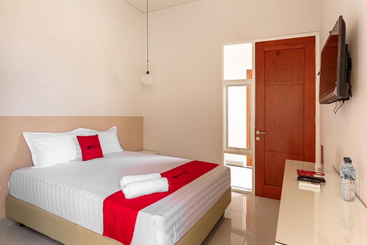 Reddoorz Syariah @ Kebraon Hotel Surabaya Exterior photo