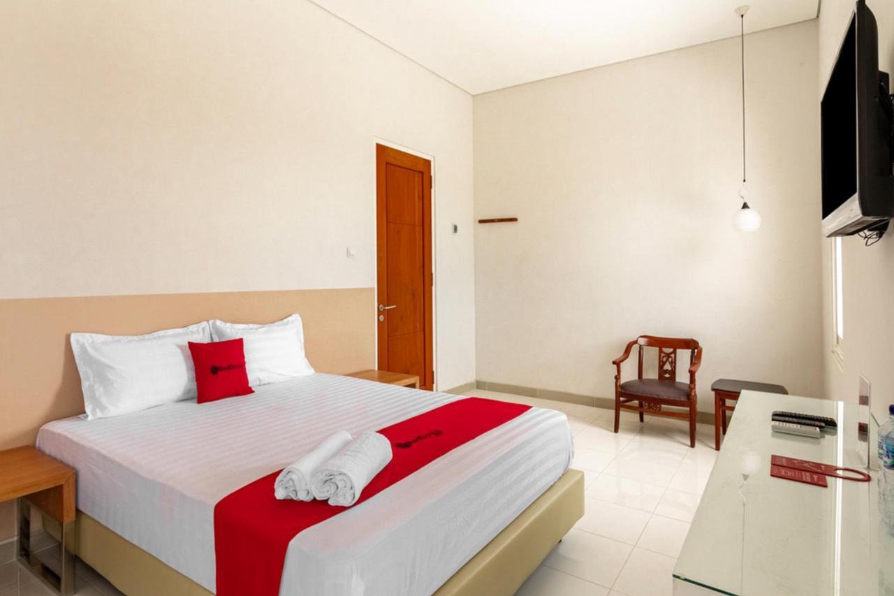Reddoorz Syariah @ Kebraon Hotel Surabaya Exterior photo
